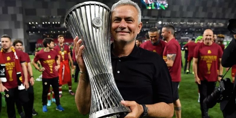 Những chiến lược gia thành công ở UECL